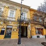 Appartement Center Premium With Private Garage Parking *