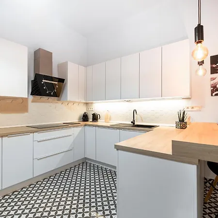 Apartament Center Premium With Private Garage Parking