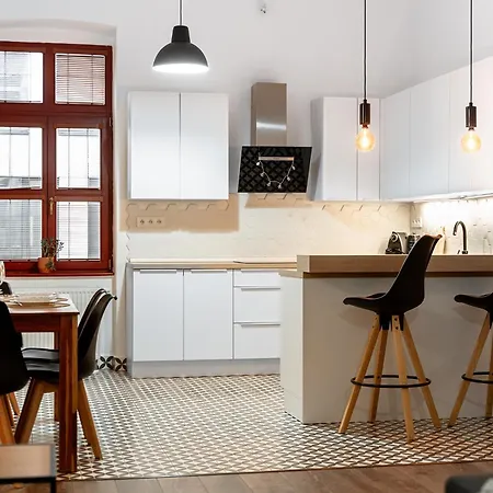 Center Premium With Private Garage Parking *