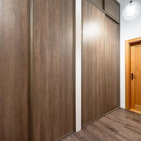 Apartament Center Premium With Private Garage Parking